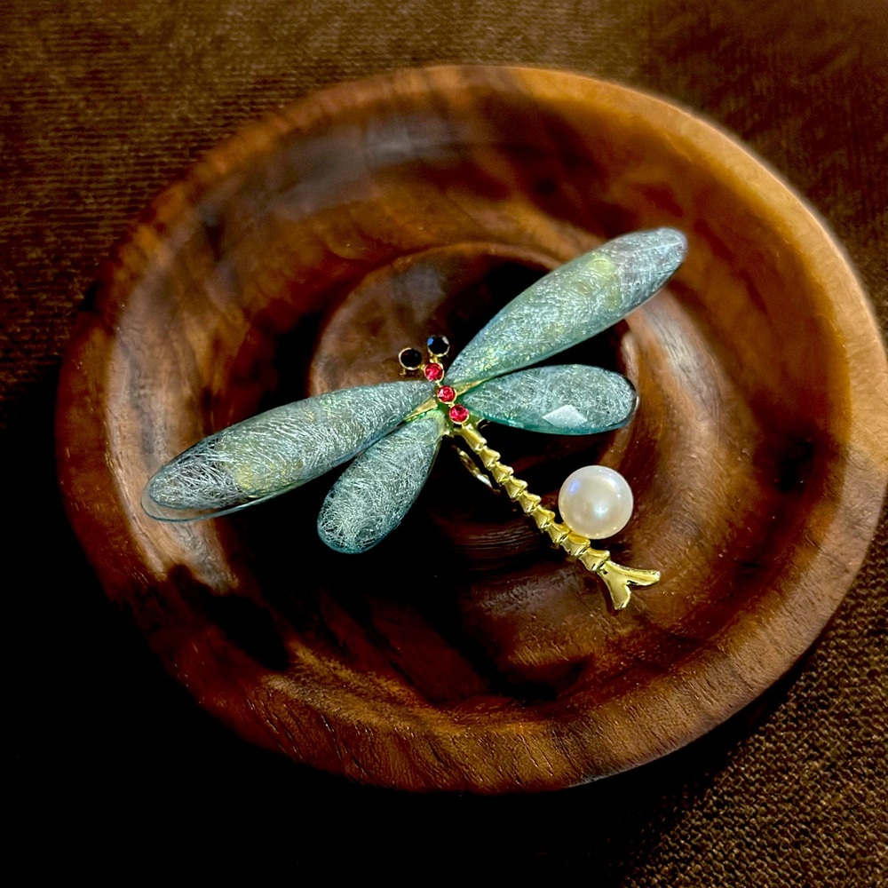 Dragonfly with real pearl Brooch Pin light gold Plated